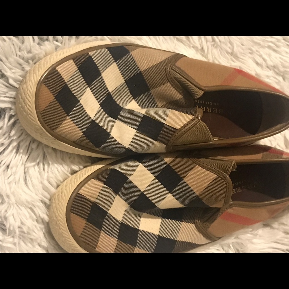 Burberry slippers